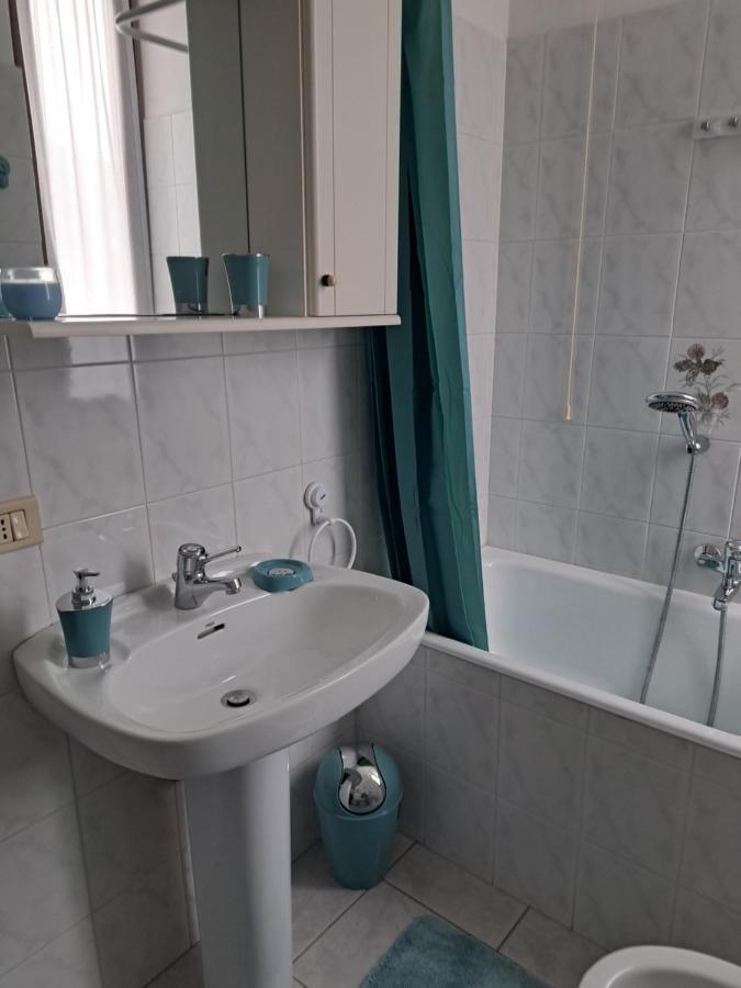 Green & Blue House 瓦尔博若纳 外观 照片